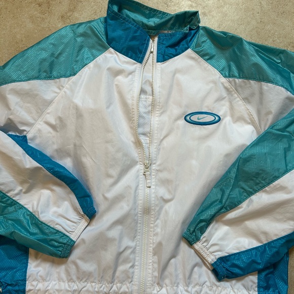 Vintage Nike Ladies Running Jacket Size Large 2000’s - Picture 2 of 13